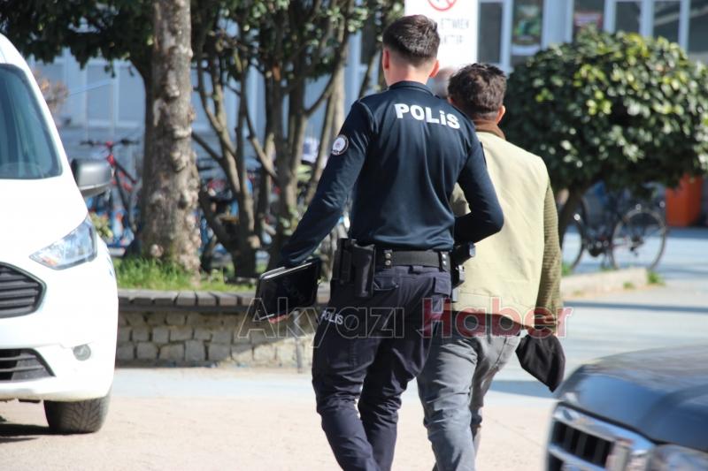 Akyazı Polisi, Trafikteki Disiplini Sağlamak İçin Görev Başında