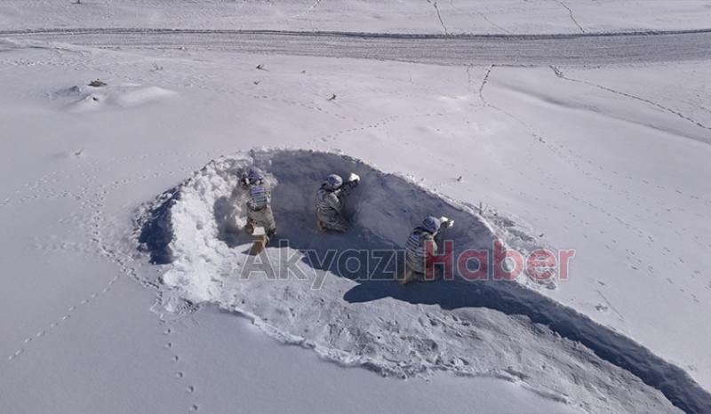 Bordo Berelilerin dondurucu soğukta kış eğitimi