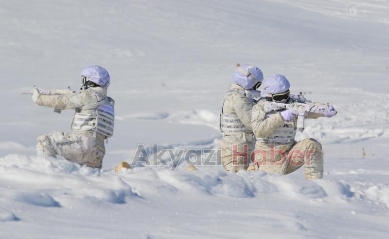 Bordo Berelilerin dondurucu soğukta kış eğitimi