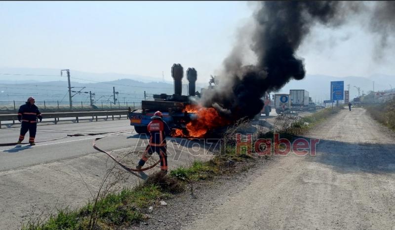 Lastiği patlayan ve jant üzerinde giden tırda yangın çıktı