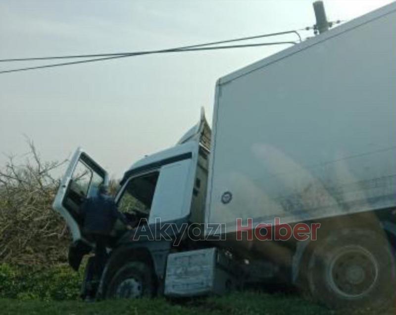 Kamyon şarampole düştü 1 yaralı
