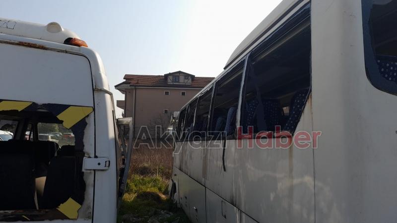 Sakarya'da terk edilen hurda araçlar toplanıyor