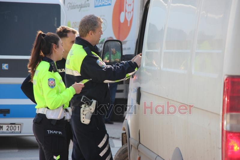 Sakarya'da trafik denetimleri: Milyonlarca liralık ceza yağdı