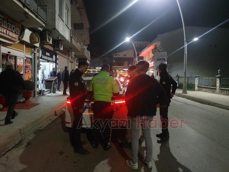 Caddede motosikletliler çarpıştı