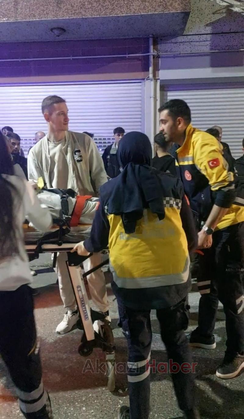 Caddede motosikletliler çarpıştı