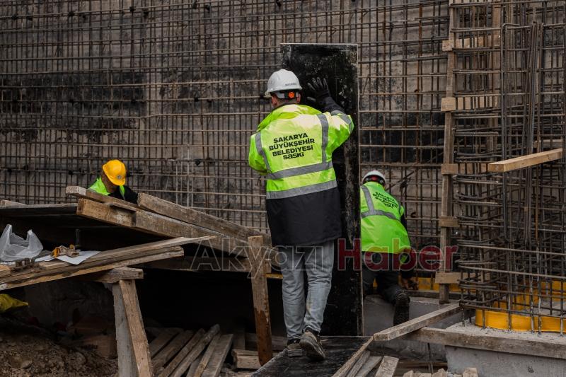 Akyazı dahil 3 ilçede dere yataklarına su alma yapıları inşa ediliyor