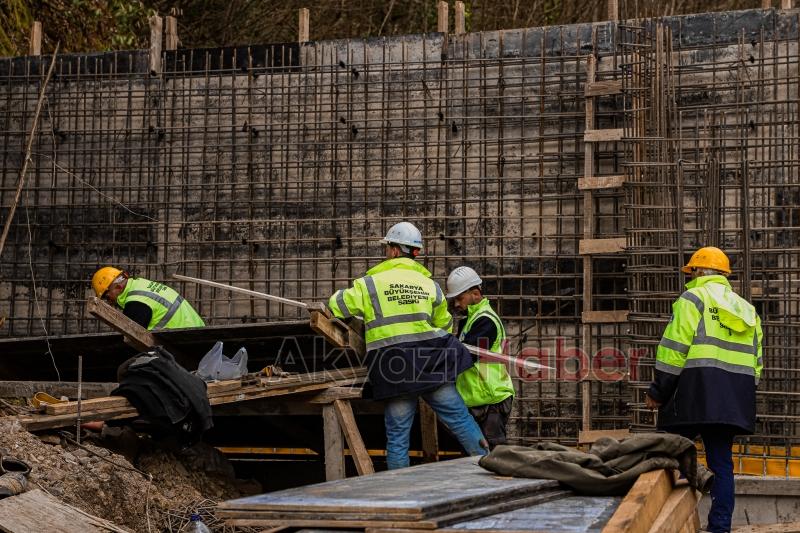Akyazı dahil 3 ilçede dere yataklarına su alma yapıları inşa ediliyor
