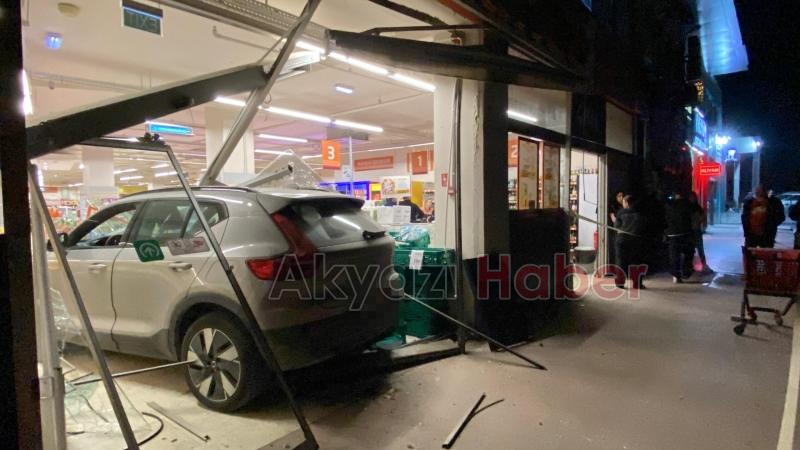 Cip markete girdi: 2 yaralı