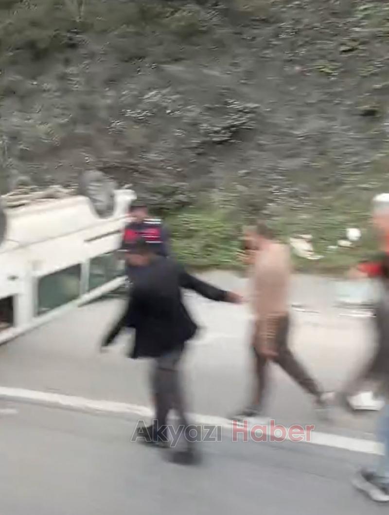 Minibüs takla attı 2 yaralı