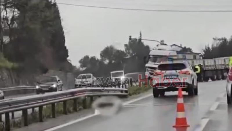 Tır bariyerlere çarptı