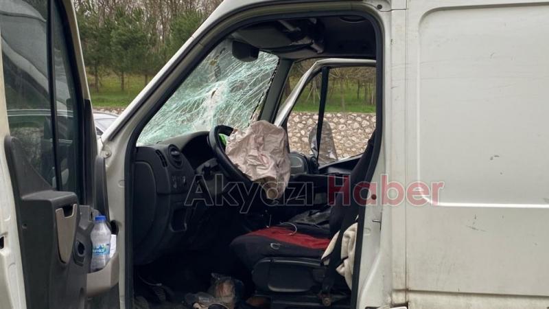 Panelvan ile kamyonet çarpıştı: 2 yaralı