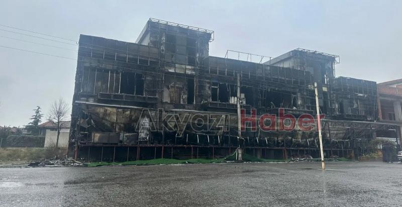 ASEM'de bir yangın daha ünlü oyun merkezi  kül oldu