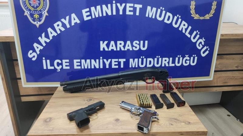 Narkotik operasyonunda ruhsatsız silahlar ele geçirildi