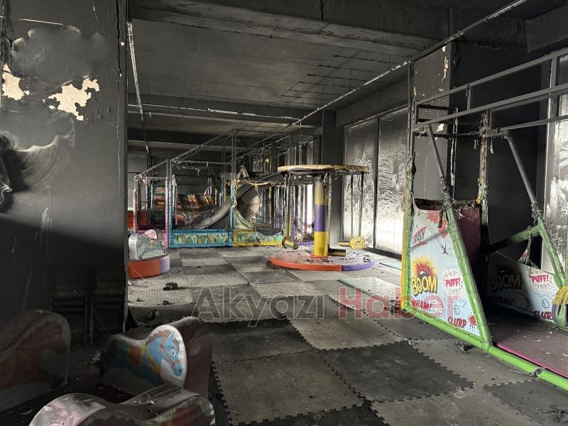 Yanan dev çocuk oyun alanından geriye bu görüntü kaldı