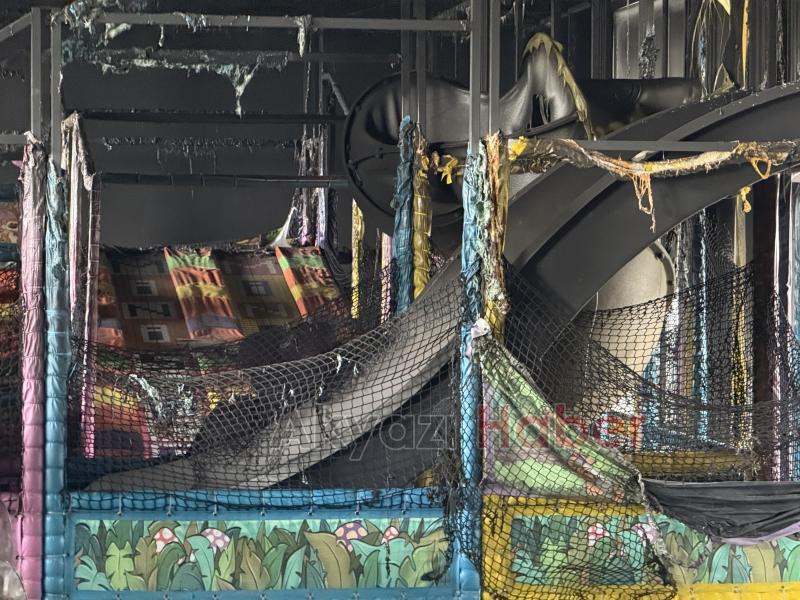 Yanan dev çocuk oyun alanından geriye bu görüntü kaldı