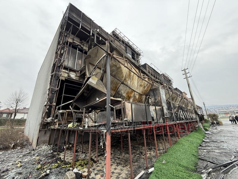 Yanan dev çocuk oyun alanından geriye bu görüntü kaldı