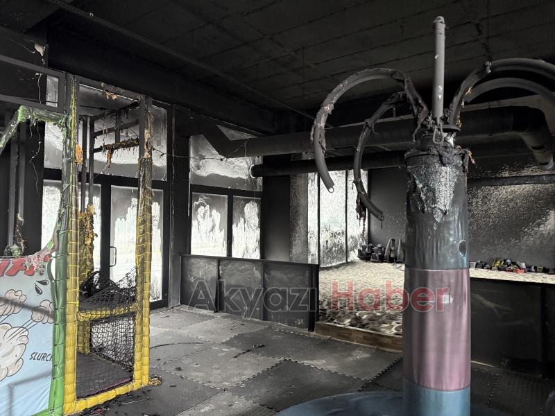 Yanan dev çocuk oyun alanından geriye bu görüntü kaldı