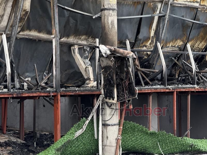 Yanan dev çocuk oyun alanından geriye bu görüntü kaldı