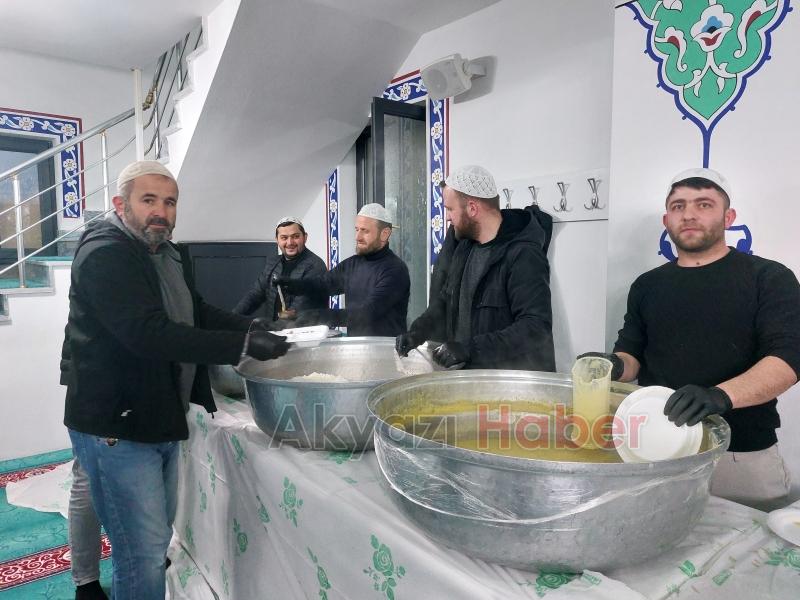 Yunus Emre Camii'nde geleneksel iftar sofraları devam ediyor