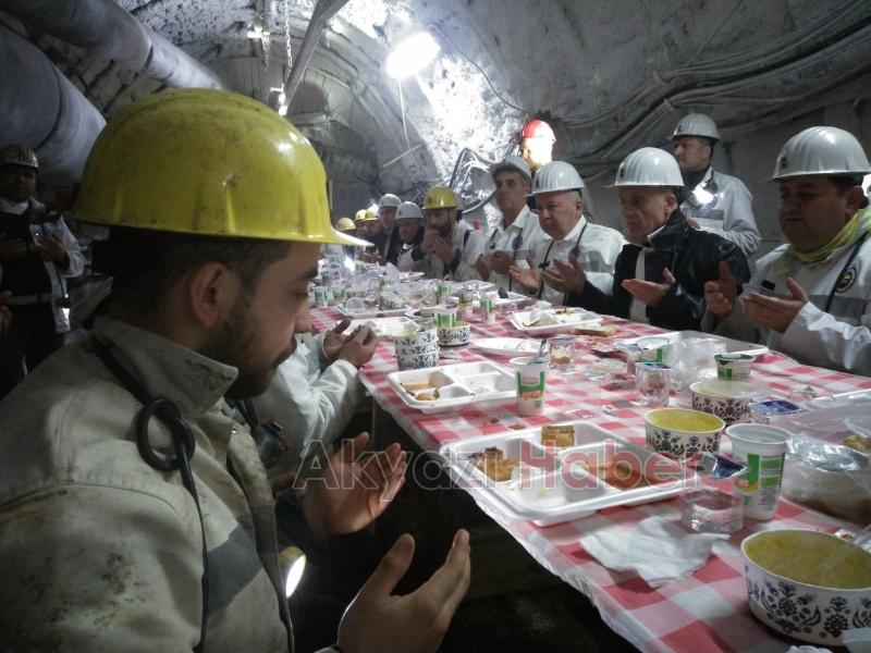 Ergün Atalay, madencilerle yerin 600 metre altında oruç açtı