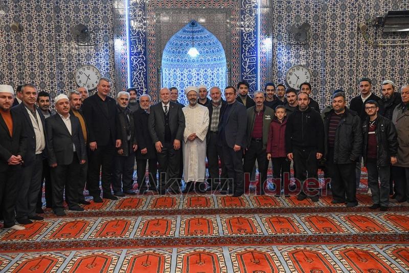Diyanet İşleri Başkanı enderun usulüyle teravih namazı kıldırdı