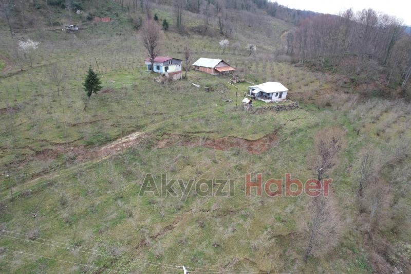 Mahalle kaymaya başladı,  vatandaşlar tedirgin