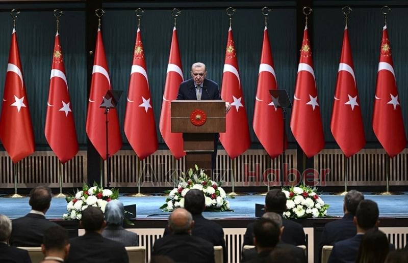 Cumhurbaşkanı Erdoğan: Polise saldıranlar sokak teröristidir