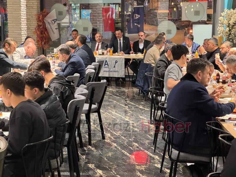Anahtar Parti'den Akyazı'da iftar programı