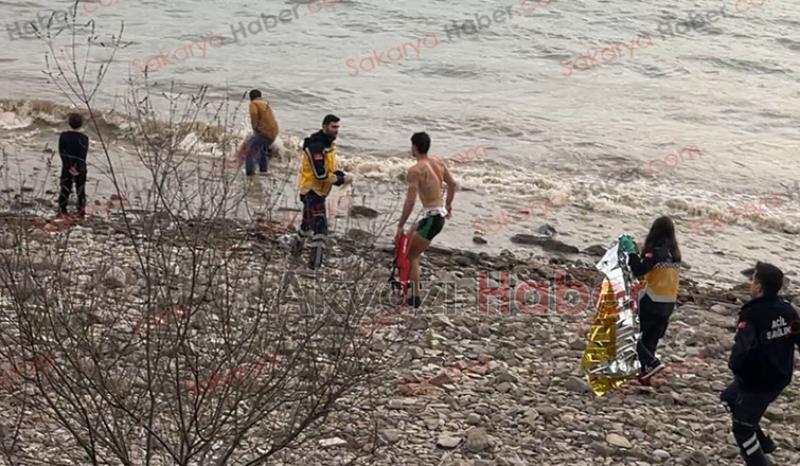 Sapanca Gölü'nde sporcuların kanoları battı: 1 sporcu kayıp