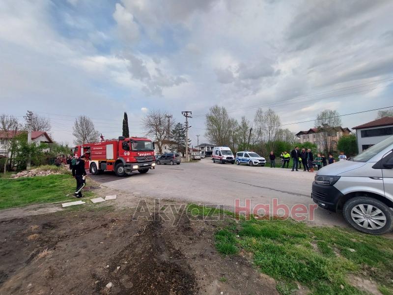 Akyazı'da 3 katlı binada yangın