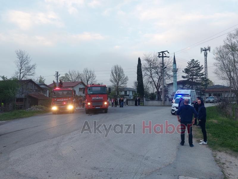 Akyazı'da 3 katlı binada yangın