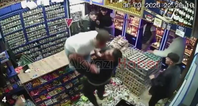 Ellerine ne geçtiyse fırlattılar, dakikalarca darbettiler