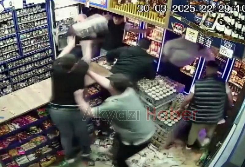 Ellerine ne geçtiyse fırlattılar, dakikalarca darbettiler