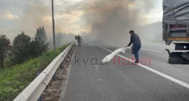 Otomobil alev aldı, söndürme tüpleri ile yetiştiler