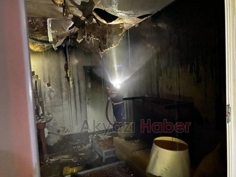 Geyve'de çelik ev yandı