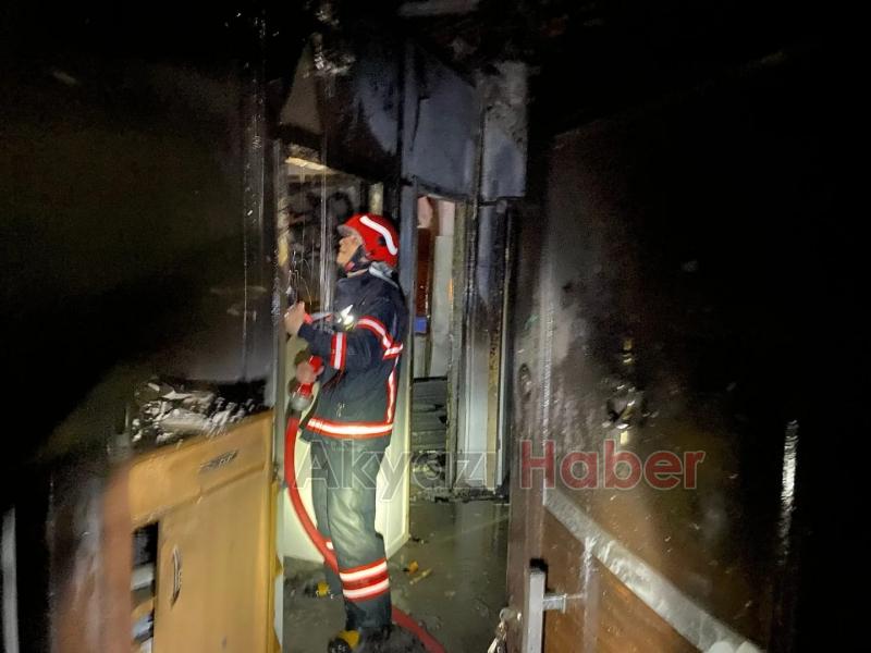 Geyve'de çelik ev yandı