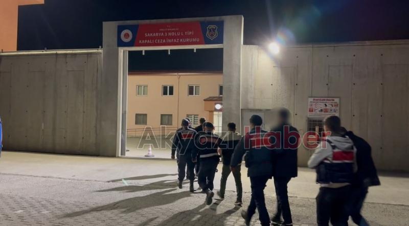 Cinsel içerikli görüntülerini kaydederek  500 milyon liralık vurgun yaptılar