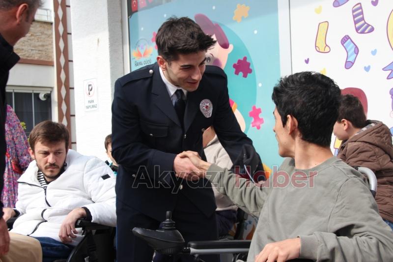  Özel Çocuklardan Polis Teşkilatına Duygu Yüklü Tablo