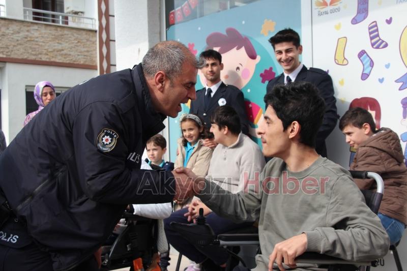  Özel Çocuklardan Polis Teşkilatına Duygu Yüklü Tablo