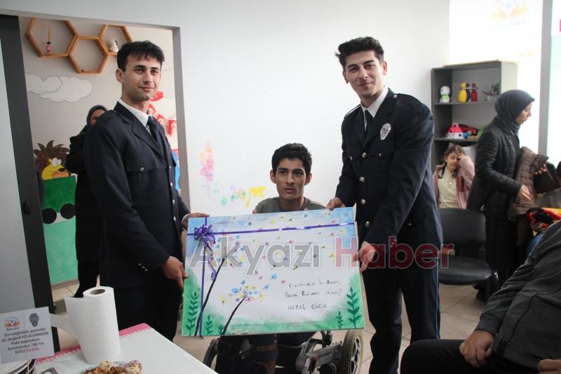  Özel Çocuklardan Polis Teşkilatına Duygu Yüklü Tablo