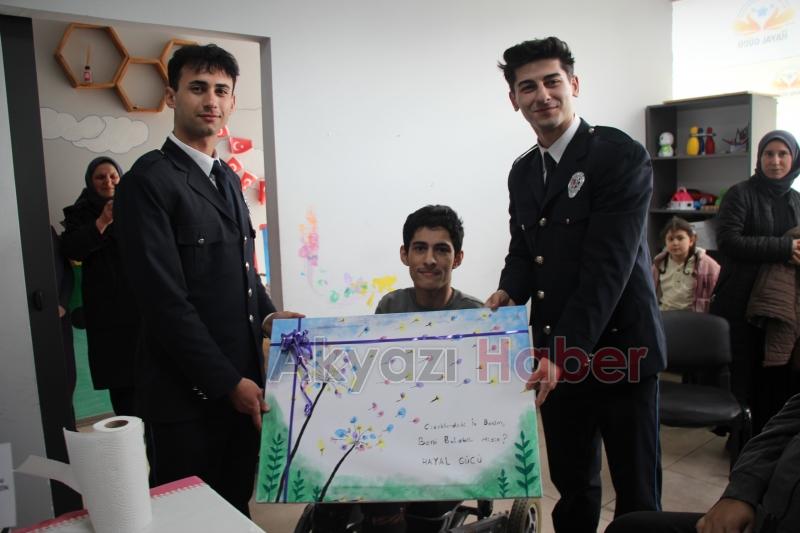  Özel Çocuklardan Polis Teşkilatına Duygu Yüklü Tablo