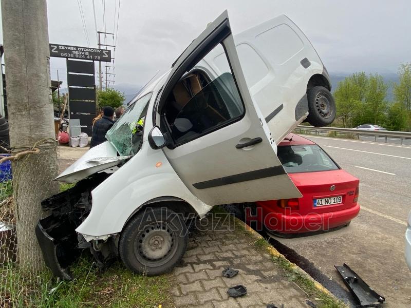 Sapanca yolunda kaza: 3 yaralı