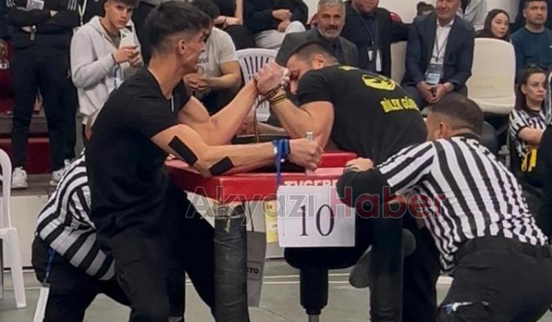 Talha Ubeyd Öztürk bilek güreşinde Türkiye üçüncüsü