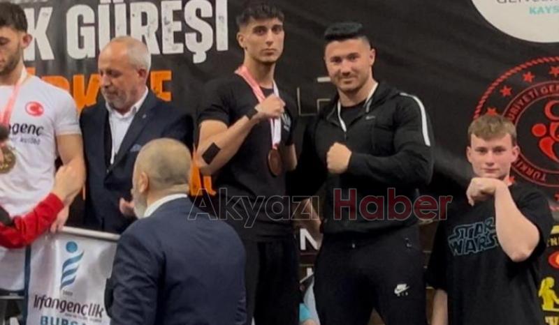 Talha Ubeyd Öztürk bilek güreşinde Türkiye üçüncüsü