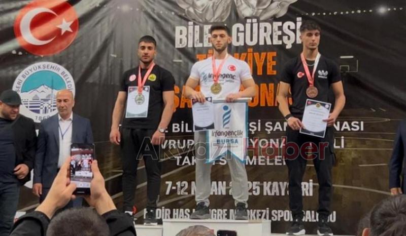 Talha Ubeyd Öztürk bilek güreşinde Türkiye üçüncüsü