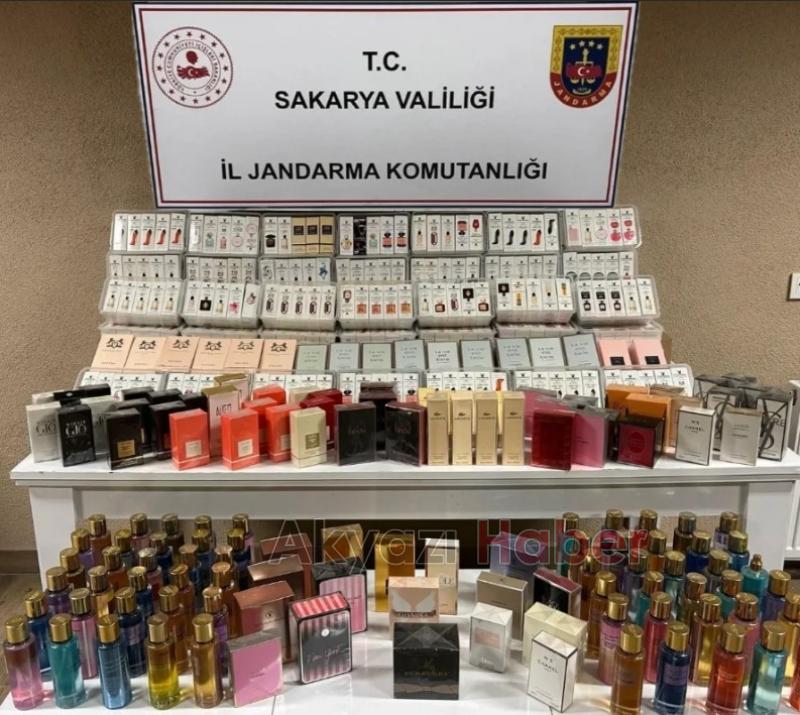 Kamyonetten kaçak kozmetik ürünler çıktı