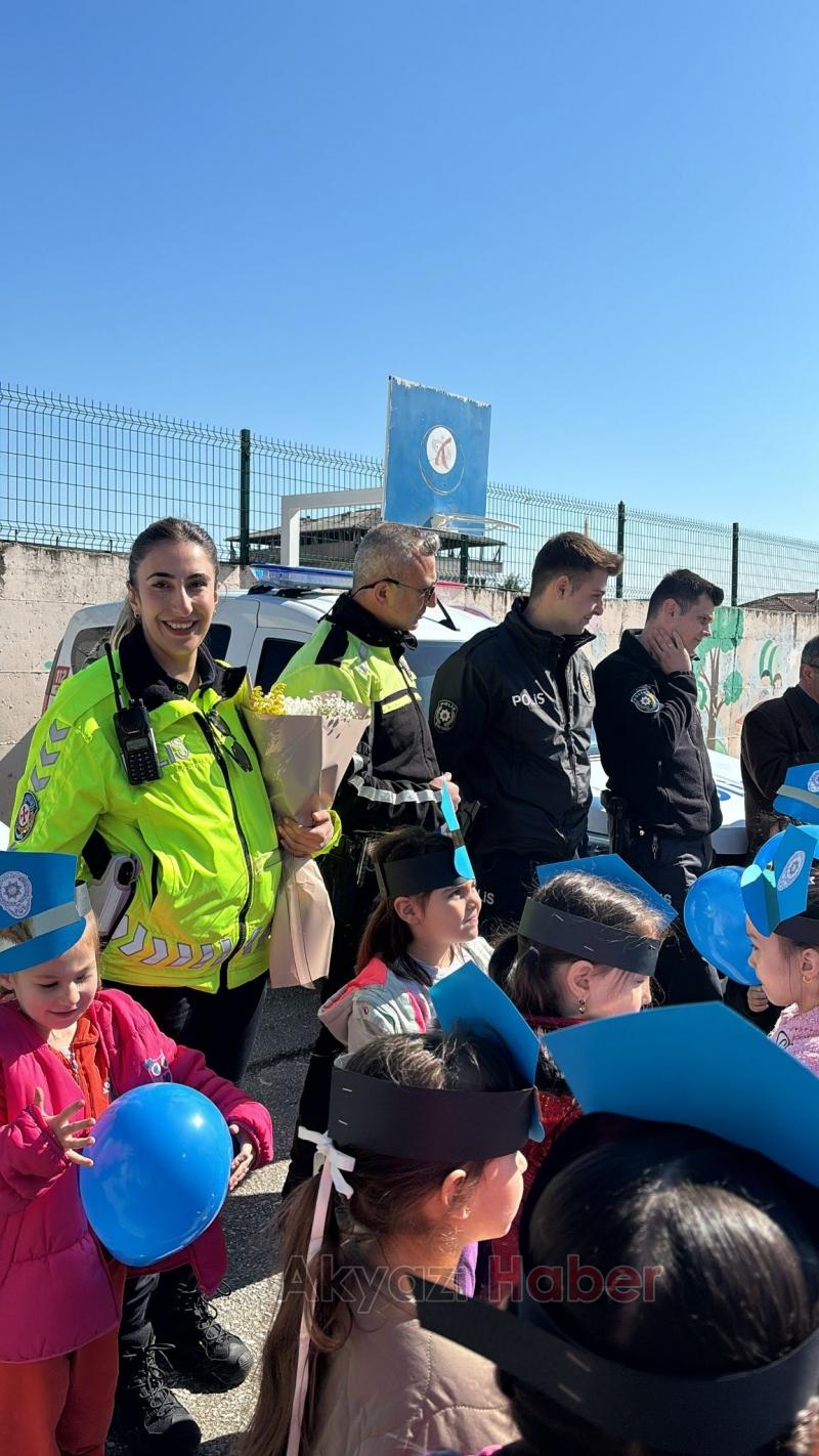 Minik Kalplerden polislere sevgi seli