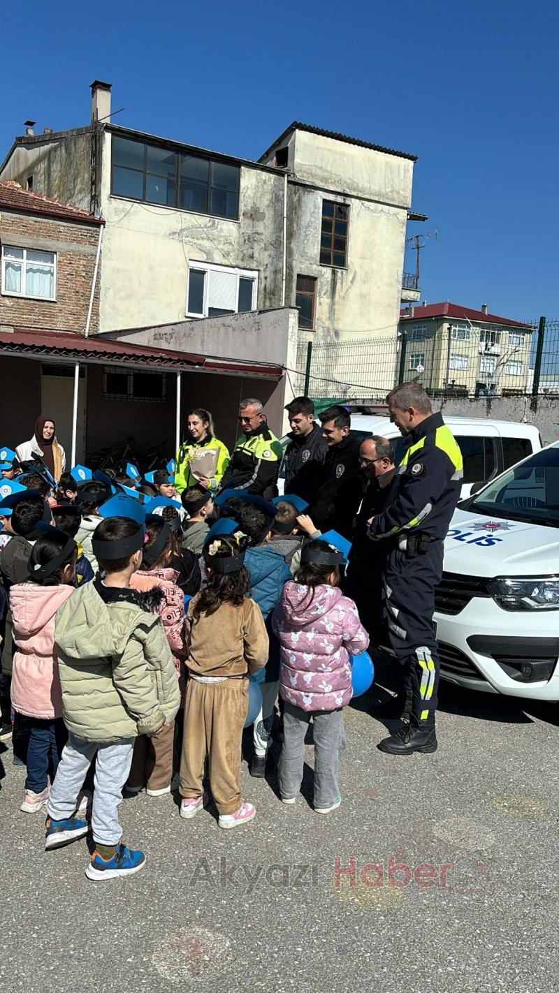 Minik Kalplerden polislere sevgi seli