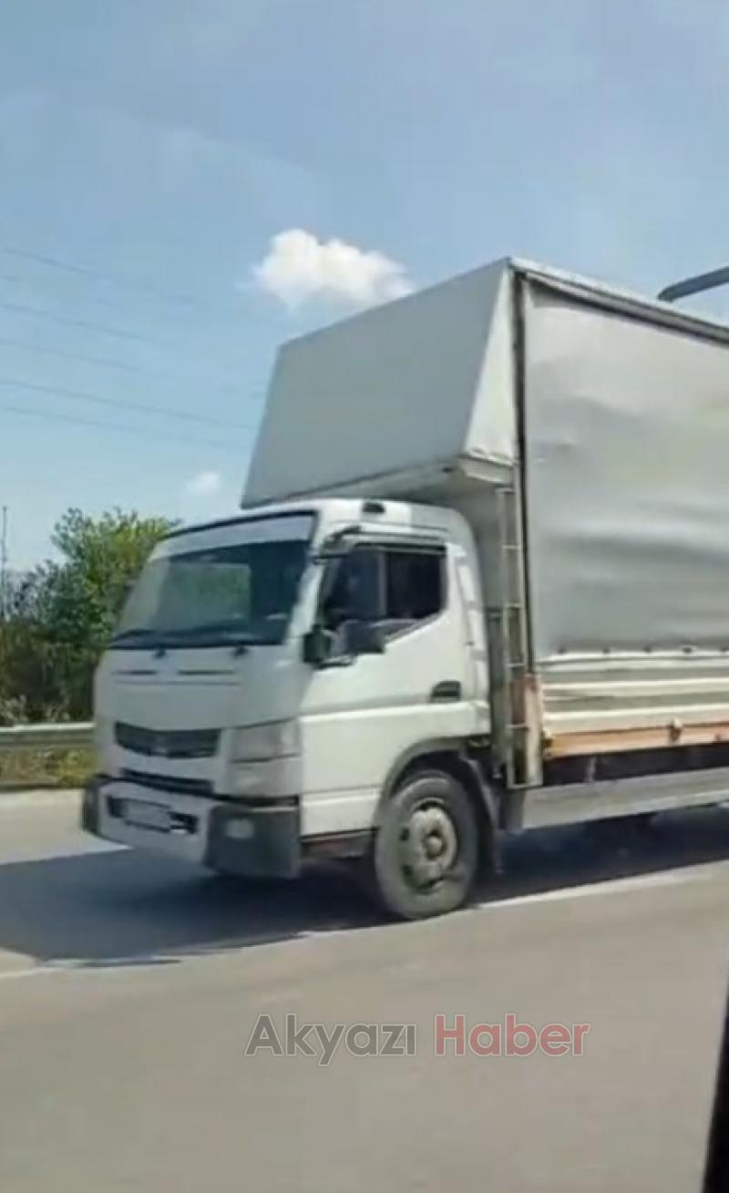 Kamyonet sürücüsünün yardımına jandarma koştu