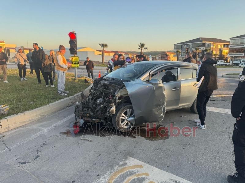 Yangına giden itfaiye aracına otomobil çarptı